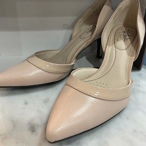 Lifestride Beige heels Size 8 1/2